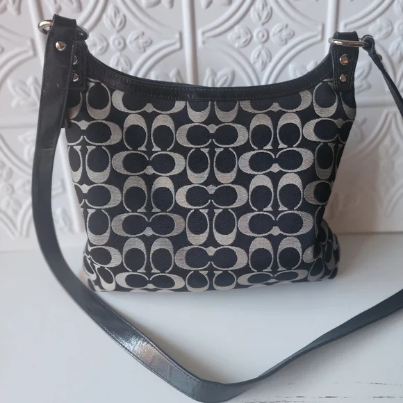 Coach Authentic Signature Black & Tan Handbag - Picture 4 of 9